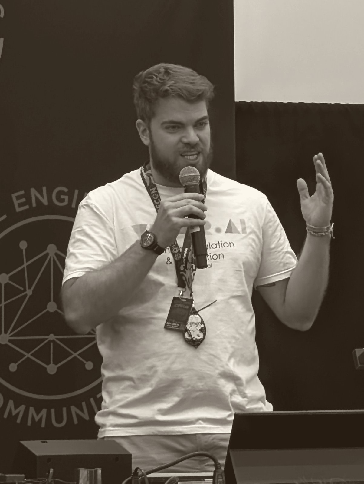 Enrico Faccioli presenting at the DEF CON Social Engineering Community Village